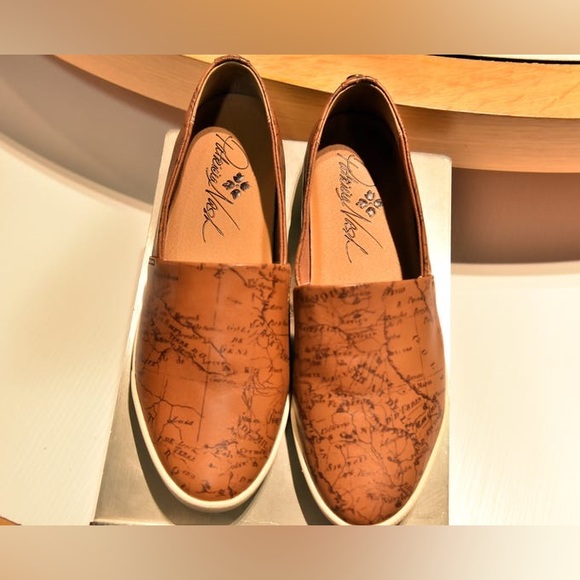 Patricia Nash Lola Slip-On Flats Map Print Sz. 8.5 EUC - Picture 15 of 15